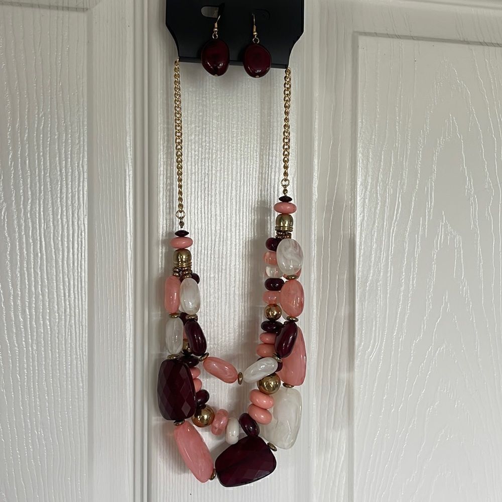 Burgundy and pink stone earring and necklace set gold tone